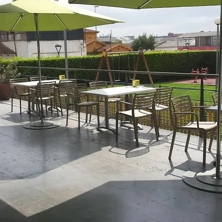Hotel Granollers فندق 3*